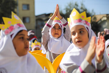 مراسم «جشن شکوفه‌ها» آغاز شد