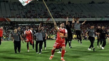 جام قهرمانی لیگ ۲۳ به پرسپولیس اهدا شد